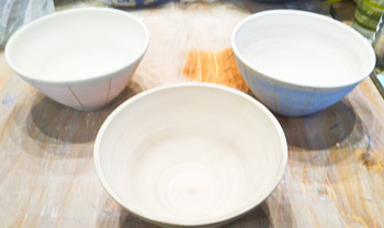 色線彫り茶碗3.JPG